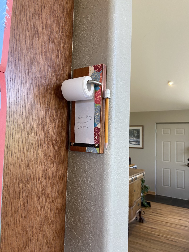 2020/07(July)/Breckenridge-House/800x600_2020-07-27-Breckenridge-House-Inspection-38-Kitchen-paper-notes.JPG