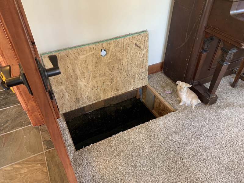 2020/07(July)/Breckenridge-House/800x600_2020-07-27-Breckenridge-House-Inspection-66-basement-access-in-downstairs-den.JPG