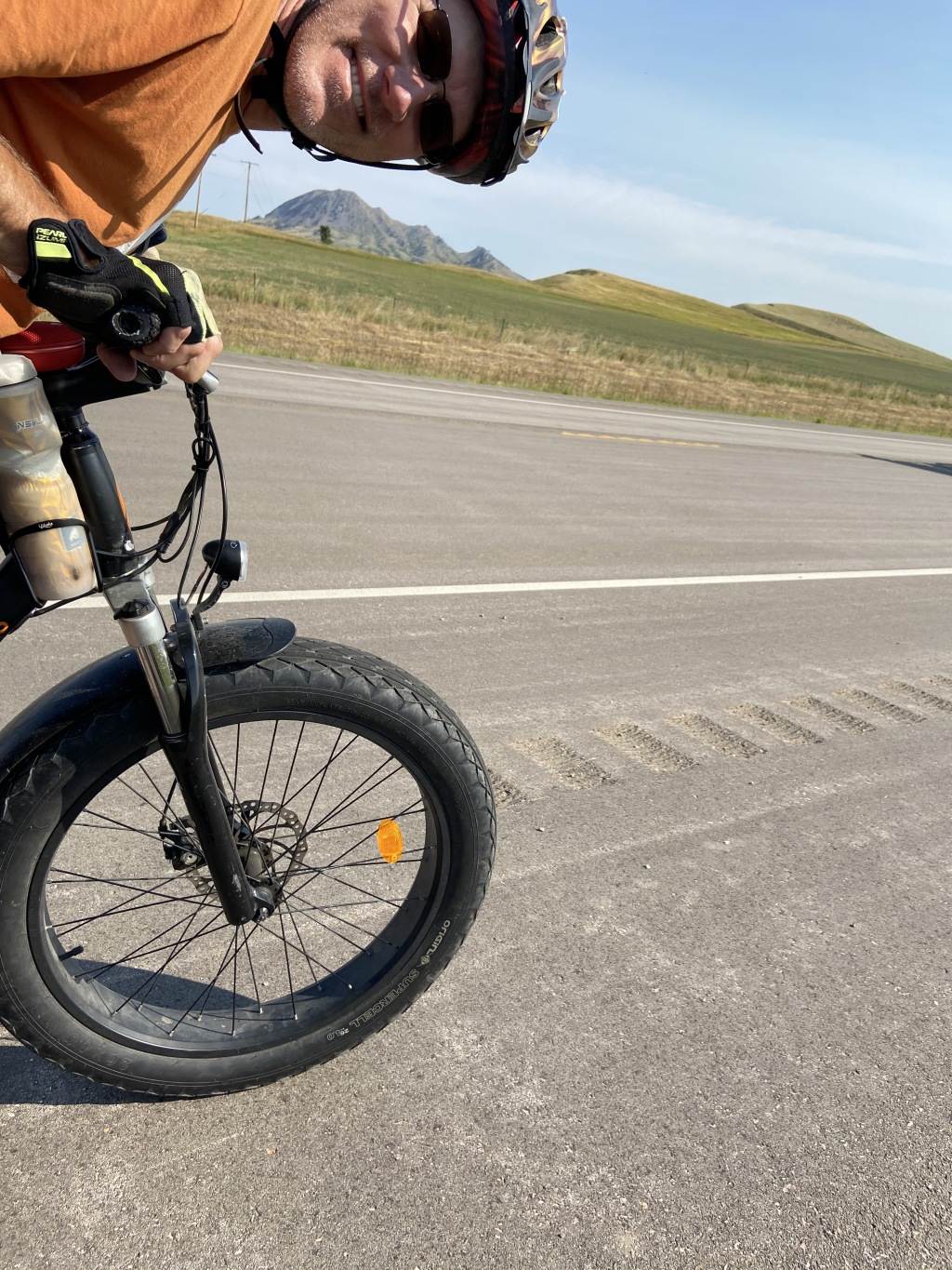 2020/08(August)/South-Dakota-Sturgis/1024x768_2020-08-08-Sturgis-01-Bear-Butte-Rad-Ride-Travis.JPG