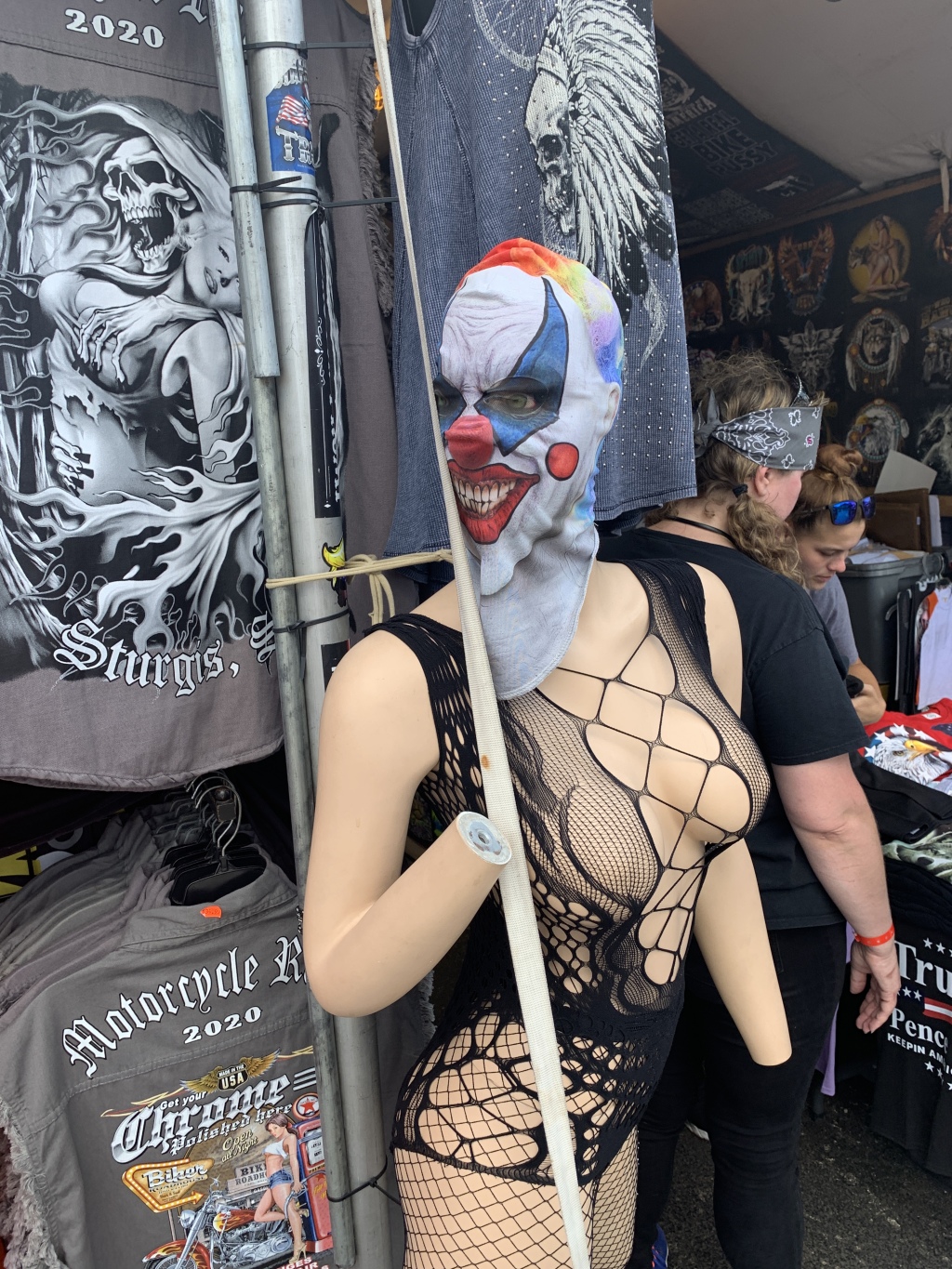 2020/08(August)/South-Dakota-Sturgis/1024x768_2020-08-08-Sturgis-40-mask.JPG