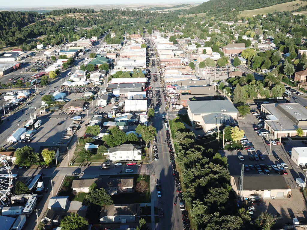 2020/08(August)/South-Dakota-Sturgis/1024x768_2020-08-09-Sturgis-33-drone-downtown.JPG
