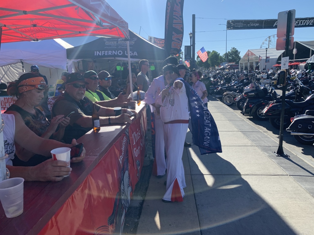 2020/08(August)/South-Dakota-Sturgis/1024x768_2020-08-10-Sturgis-16-Elvis.JPG