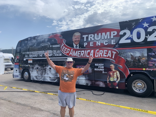 2020/08(August)/South-Dakota-Sturgis/640x480_2020-08-06-Sturgis-04-Trump-Bus-Jim.JPG
