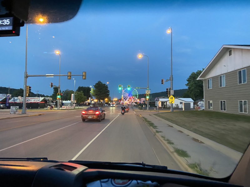 2020/08(August)/South-Dakota-Sturgis/800x600_2020-08-05-Sturgis-06-first-view.JPG