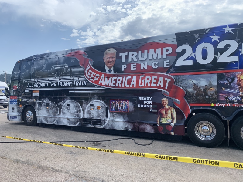 2020/08(August)/South-Dakota-Sturgis/800x600_2020-08-06-Sturgis-03-Trump-Bus.JPG