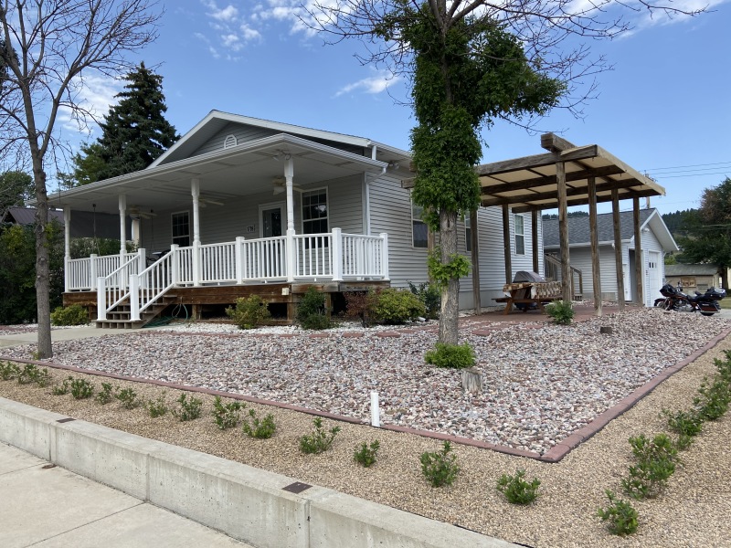 2020/08(August)/South-Dakota-Sturgis/800x600_2020-08-06-Sturgis-10-house.JPG
