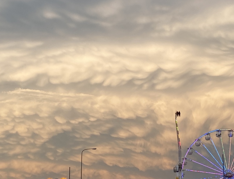 2020/08(August)/South-Dakota-Sturgis/800x600_2020-08-08-Sturgis-48-cumulus-clouds.JPG