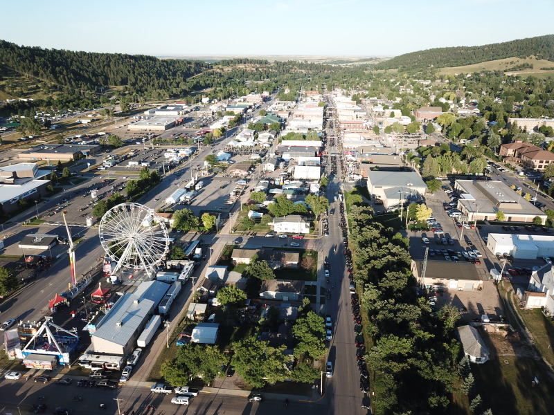 2020/08(August)/South-Dakota-Sturgis/800x600_2020-08-09-Sturgis-32-drone-downtown.JPG