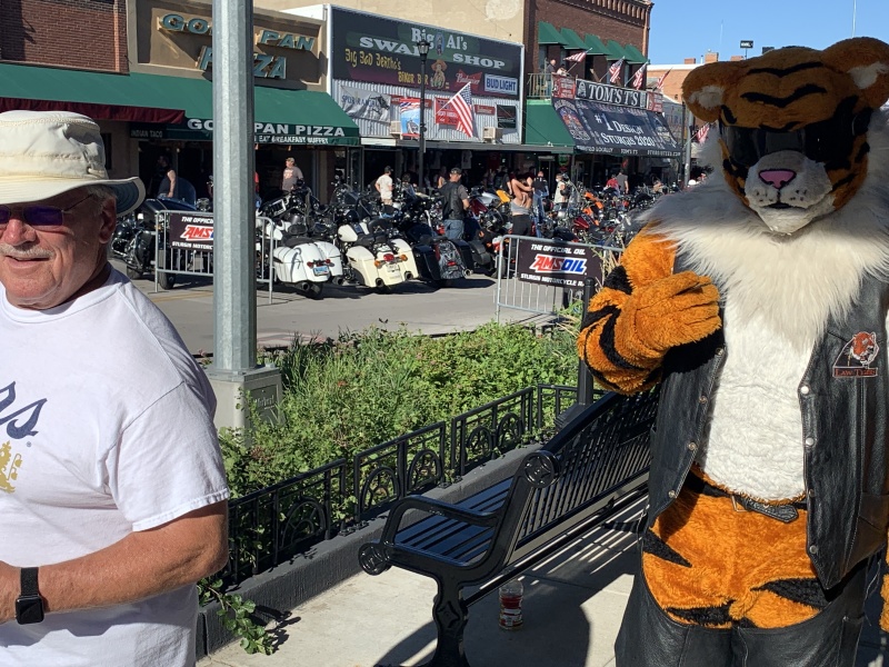2020/08(August)/South-Dakota-Sturgis/800x600_2020-08-10-Sturgis-14-Jim-Tiger.JPG