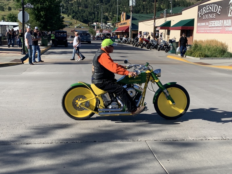 2020-08-10-Sturgis-15-JohnDeere-bike.JPG