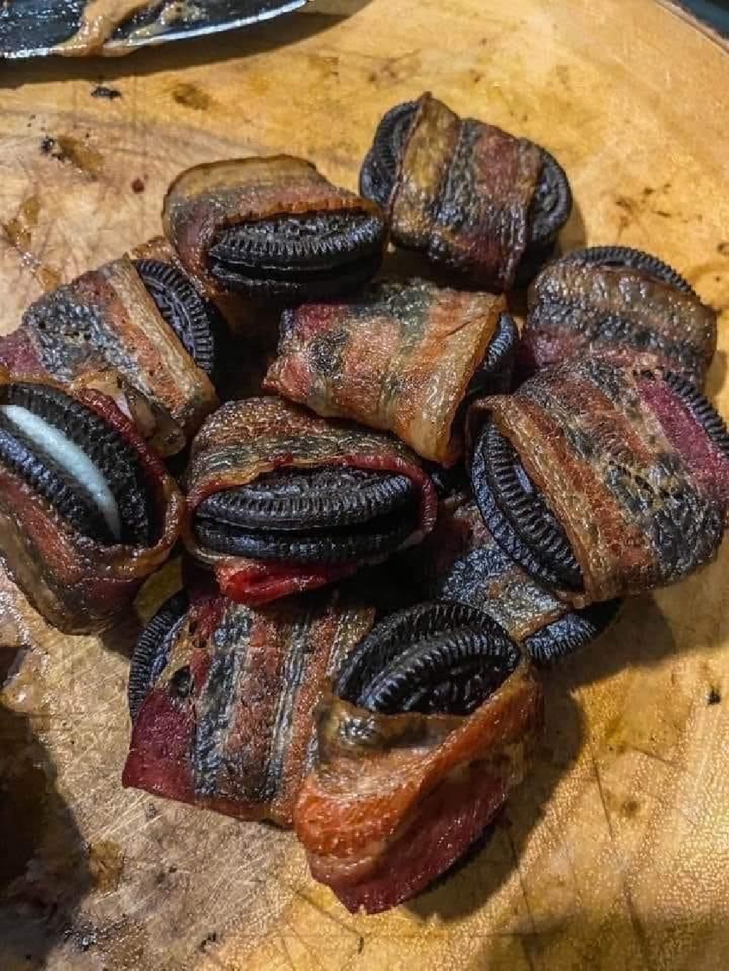 2020/09(September)/PitBoss-KC-Combo-Pro-grill/1024x768_2020-09-01-Bacon-wrapped-Oreos.JPG