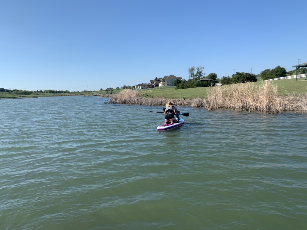 2020/09(September)/SUP-Lookout-HOA-lake/1024x768_2020-09-13-SUP-Lookout-HOA-02-Suzi-Blaze.JPG
