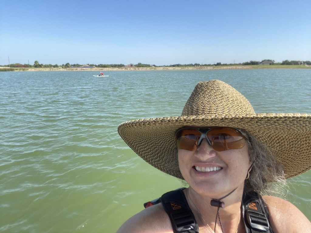 2020/09(September)/SUP-Lookout-HOA-lake/1024x768_2020-09-13-SUP-Lookout-HOA-03-Suzi-Travis-Blaze.JPG