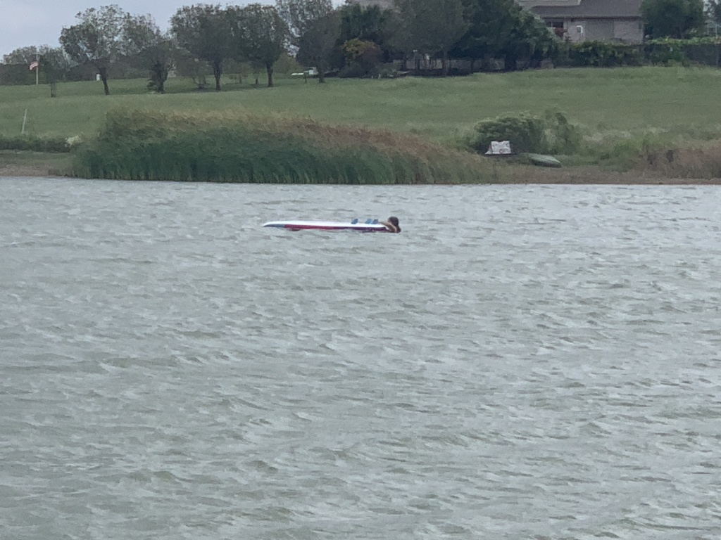 2020/09(September)/SUP-Lookout-HOA-lake/1024x768_2020-09-27-SUP-Lookout-HOA-03-Suzi-down-windy.JPG