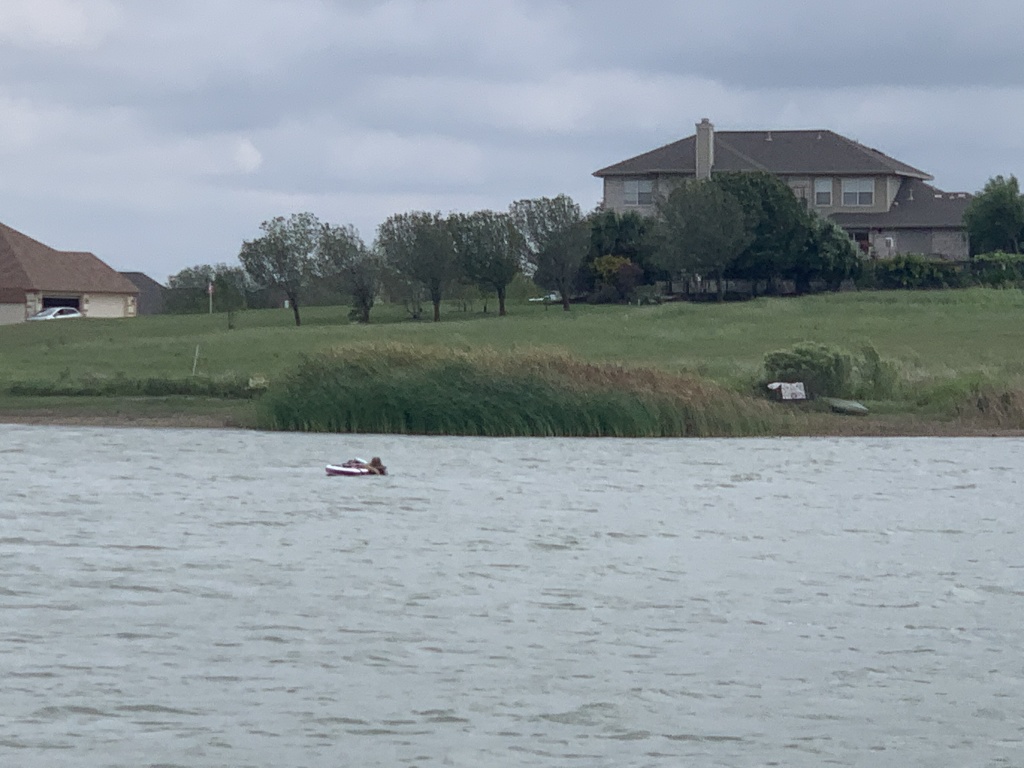 2020/09(September)/SUP-Lookout-HOA-lake/1024x768_2020-09-27-SUP-Lookout-HOA-05-Suzi.JPG
