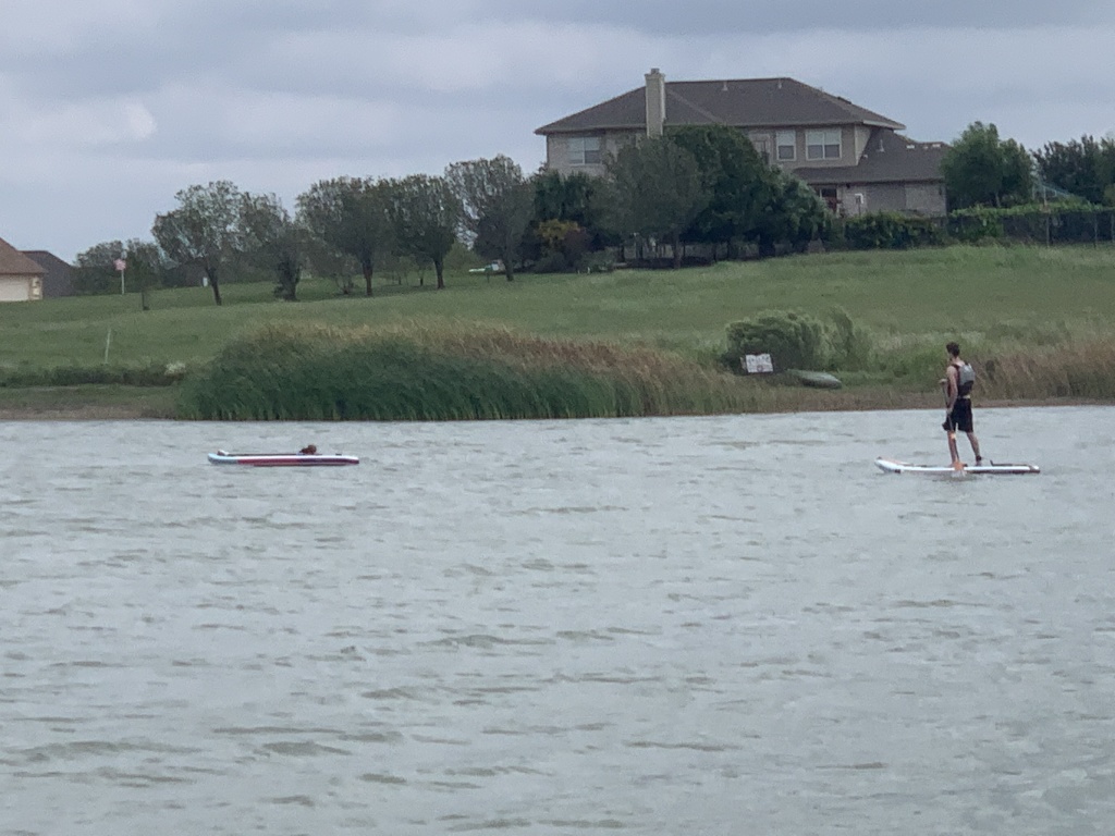 2020/09(September)/SUP-Lookout-HOA-lake/1024x768_2020-09-27-SUP-Lookout-HOA-06-Suzi-Chance.JPG