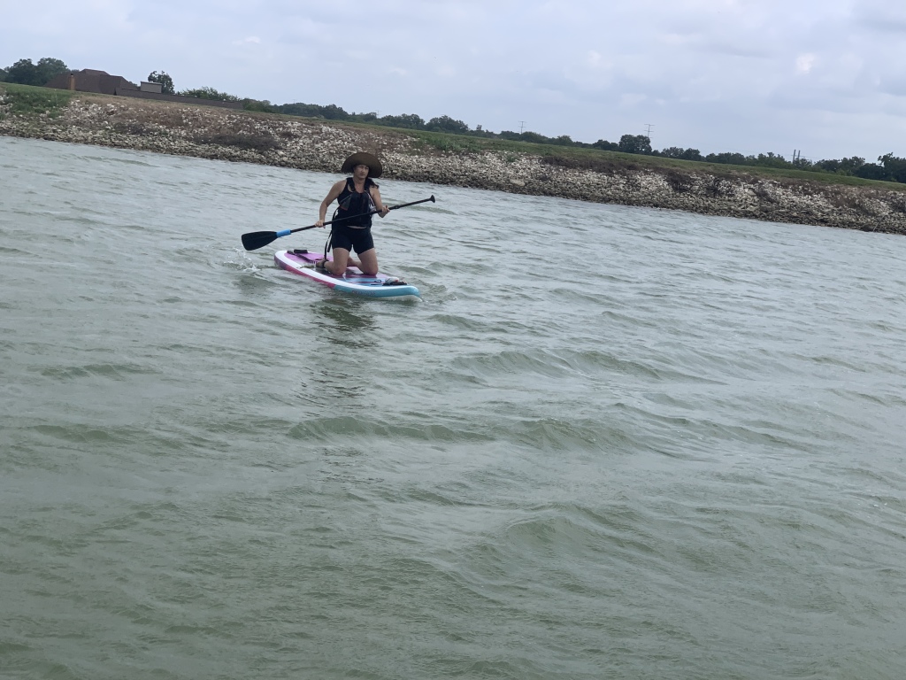 2020/09(September)/SUP-Lookout-HOA-lake/1024x768_2020-09-27-SUP-Lookout-HOA-10-Suzi.JPG