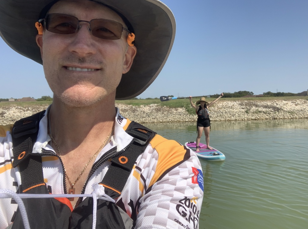 2020/09(September)/SUP-Lookout-HOA-lake/1024x768_2020-10-04SUP-Lookout-HOA-2-Travis-Suzi.JPG