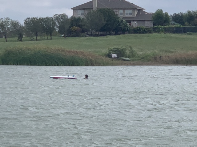 2020/09(September)/SUP-Lookout-HOA-lake/640x480_2020-09-27-SUP-Lookout-HOA-02-Suzi-down-windy.JPG