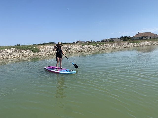 2020/09(September)/SUP-Lookout-HOA-lake/640x480_2020-10-04SUP-Lookout-HOA-1-Suzi.JPG