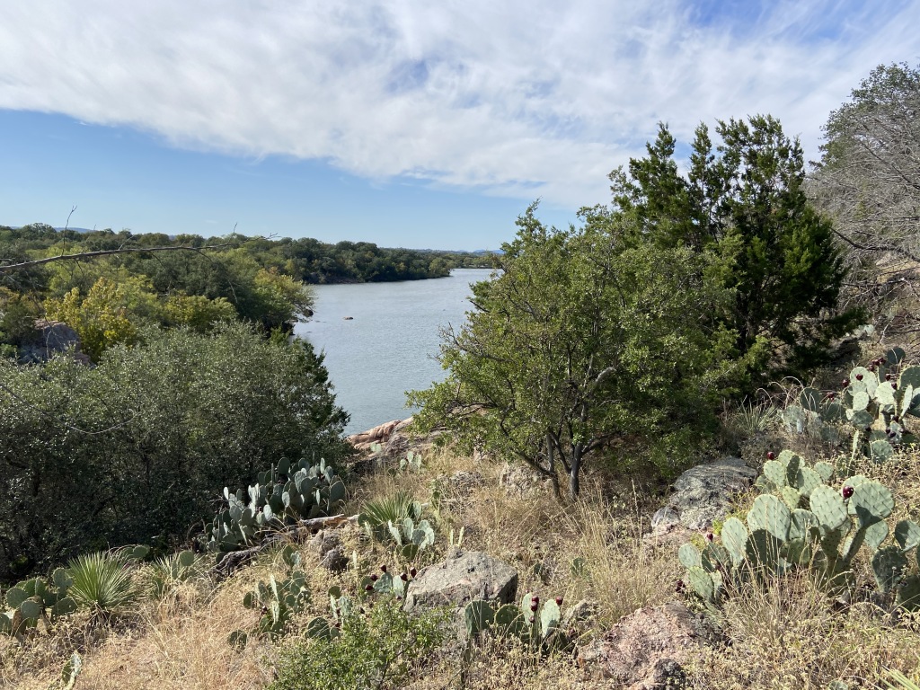 2020/10(October)/Camping-Inks-Lake-Crew8787/1024x768_2020-11-01-Inks-Lake-Camping-Crew8787-10.JPG