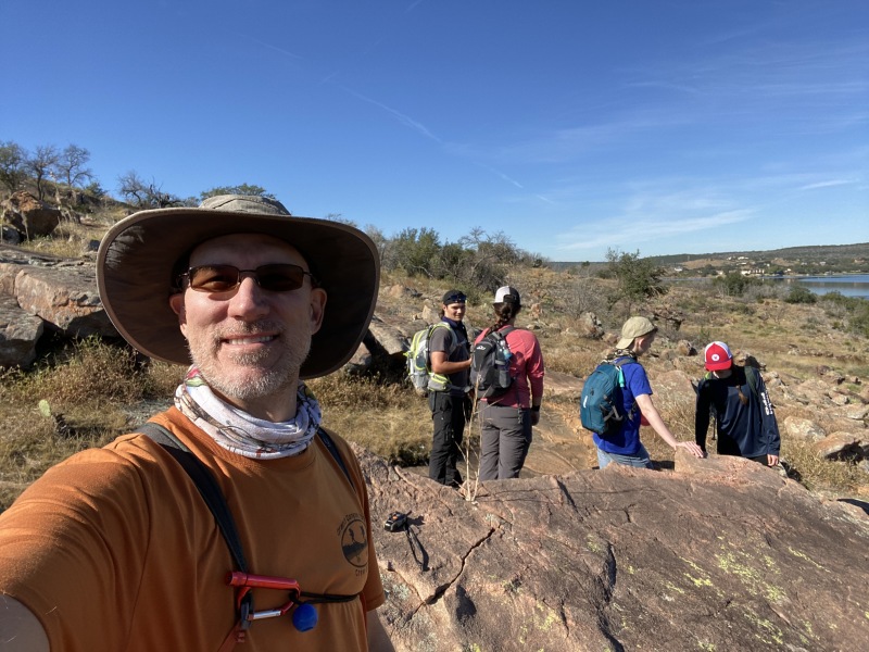 2020/10(October)/Camping-Inks-Lake-Crew8787/800x600_2020-10-31-Inks-Lake-Camping-Crew8787-10-Travis-Rusty-Addison-Ella.JPG
