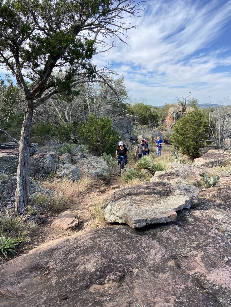 2020/10(October)/Camping-Inks-Lake-Crew8787/800x600_2020-11-01-Inks-Lake-Camping-Crew8787-03-Suzi-Rusty-Addison.JPG