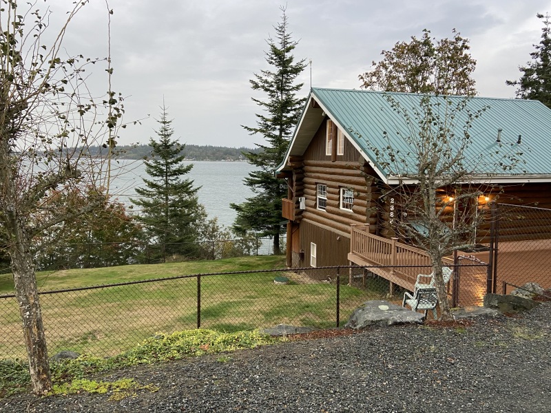 2020/10(October)/Lummi-Island-Kris-Bill-Sager-Washington-State/800x600_2020-10-09-Lummi-Island-WA-08-cabin.JPG