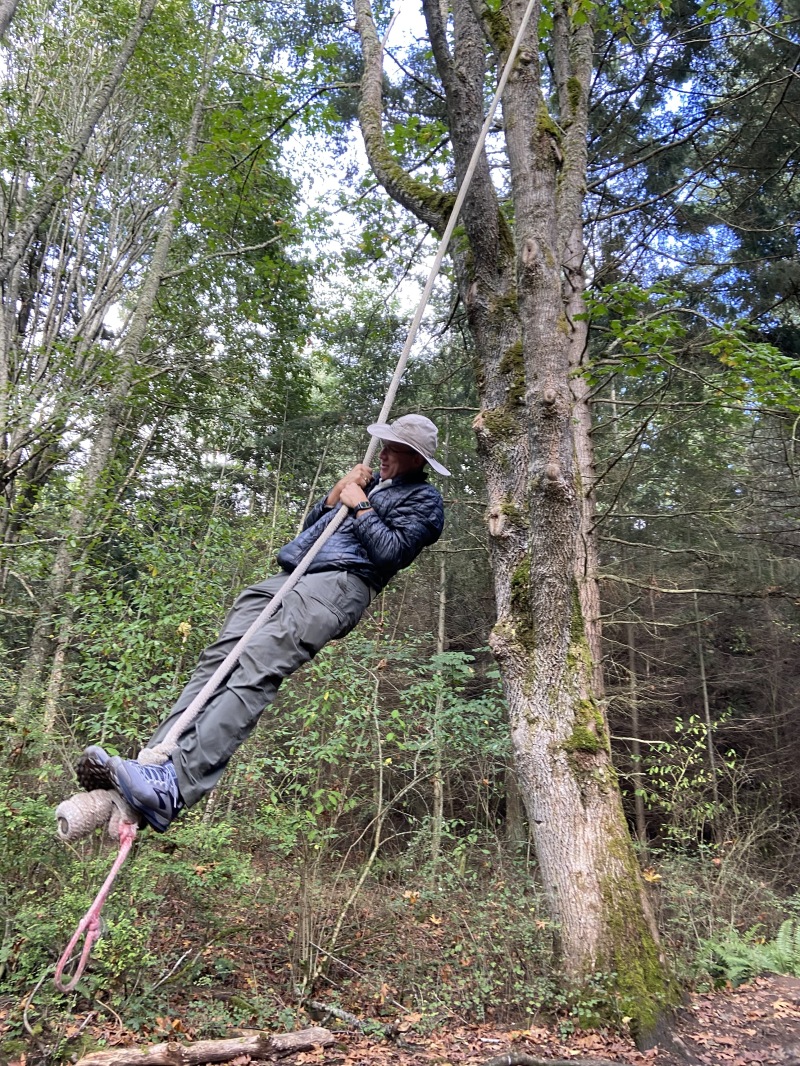 2020/10(October)/Lummi-Island-Kris-Bill-Sager-Washington-State/800x600_2020-10-10-Lummi-Island-WA-37-Travis-rope-swing.JPG