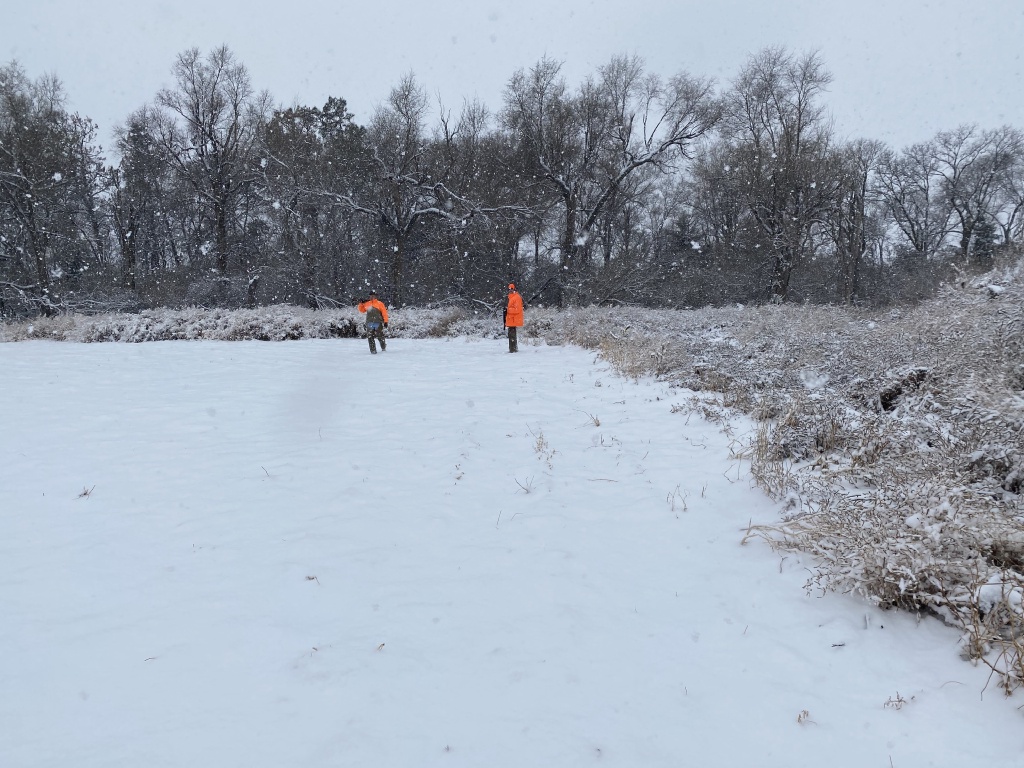 2020/11(November)/Hunting-South-Dakota/1024x768_2020-11-10-SD-Hunting-05-snow-Mike-Josh.JPG