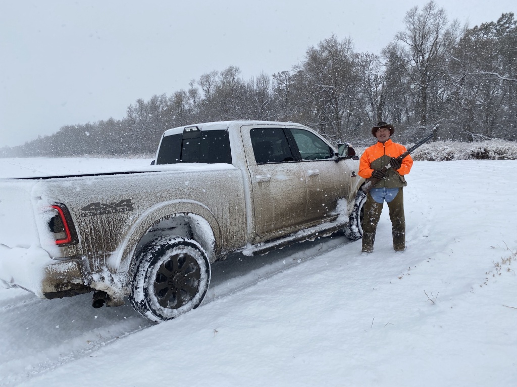 2020/11(November)/Hunting-South-Dakota/1024x768_2020-11-10-SD-Hunting-06-snow-Mike-Truck.JPG