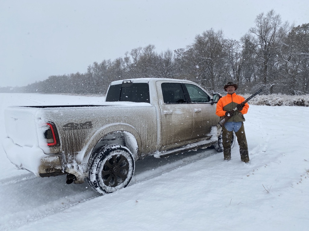 2020/11(November)/Hunting-South-Dakota/1024x768_2020-11-10-SD-Hunting-07-snow-Mike-Truck.JPG