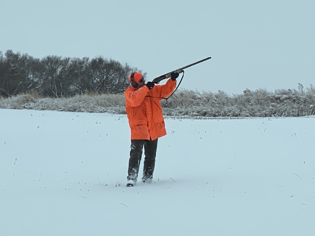 2020/11(November)/Hunting-South-Dakota/1024x768_2020-11-10-SD-Hunting-12-snow-Josh.JPG