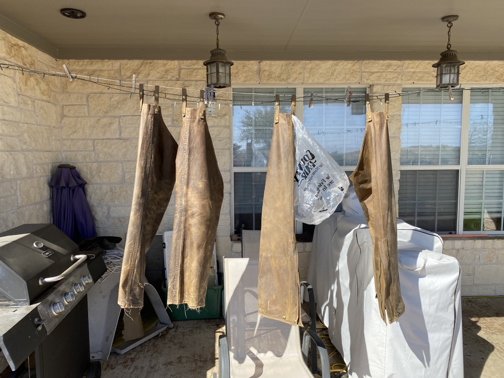 2020/11(November)/Hunting-South-Dakota/1024x768_2020-11-19-SD-Hunting-re-waxed-chaps.JPG