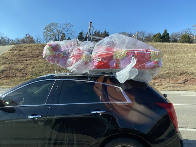 2020/11(November)/Hunting-South-Dakota/640x480_2020-11-14-SD-Hunting-08-Idiot-in-car-with-mattress.JPG