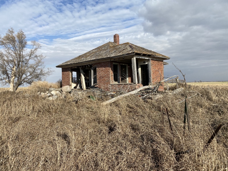 2020/11(November)/Hunting-South-Dakota/800x600_2020-11-08-SD-Hunting-14-Battery-House.JPG