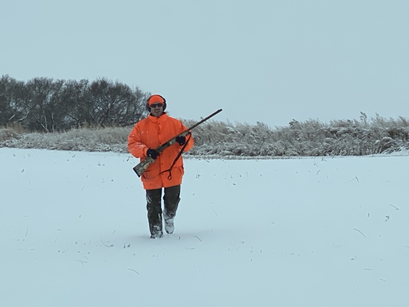 2020/11(November)/Hunting-South-Dakota/800x600_2020-11-10-SD-Hunting-11-snow-Josh.JPG