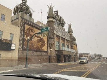 2020-11-10-SD-Hunting-01-Corn-Palace.JPG