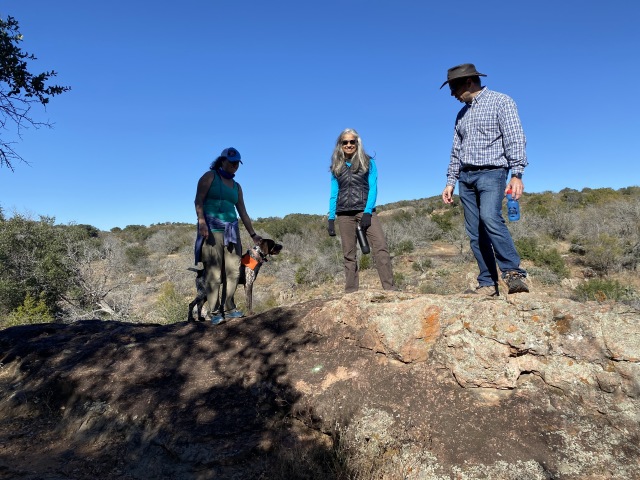 2020/12(December)/Camping-Inks-Lake-friends/640x480_2020-12-06-Inks-Lake-Camping-02-Suzi-Kavita-Ben.JPG
