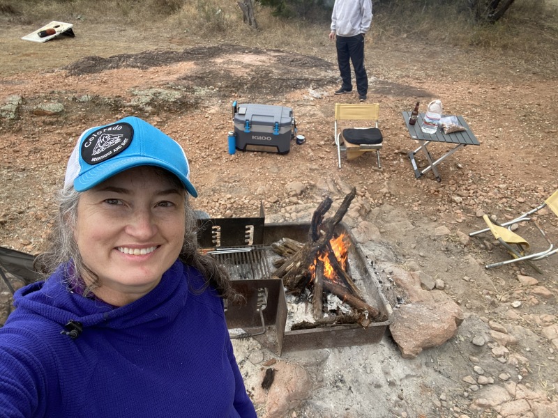 2020/12(December)/Camping-Inks-Lake-friends/800x600_2020-12-05-Inks-Lake-Camping-21-Suzi-started-fire.JPG