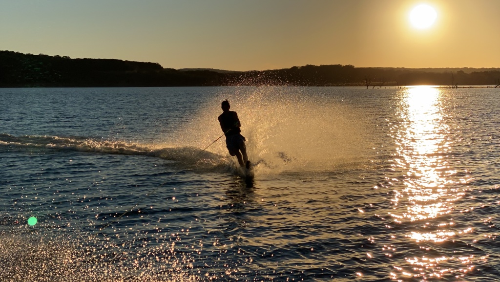 2020/12(December)/Canyon-Lake-Camping-Terhunes/1024x768_2020-12-19-Canyon-Lake-Camping-45-BillTerhune-skiing.JPG