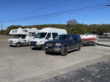 2020-12-20-Canyon-Lake-Camping-04-Camper-Sprinter-Boat.JPG