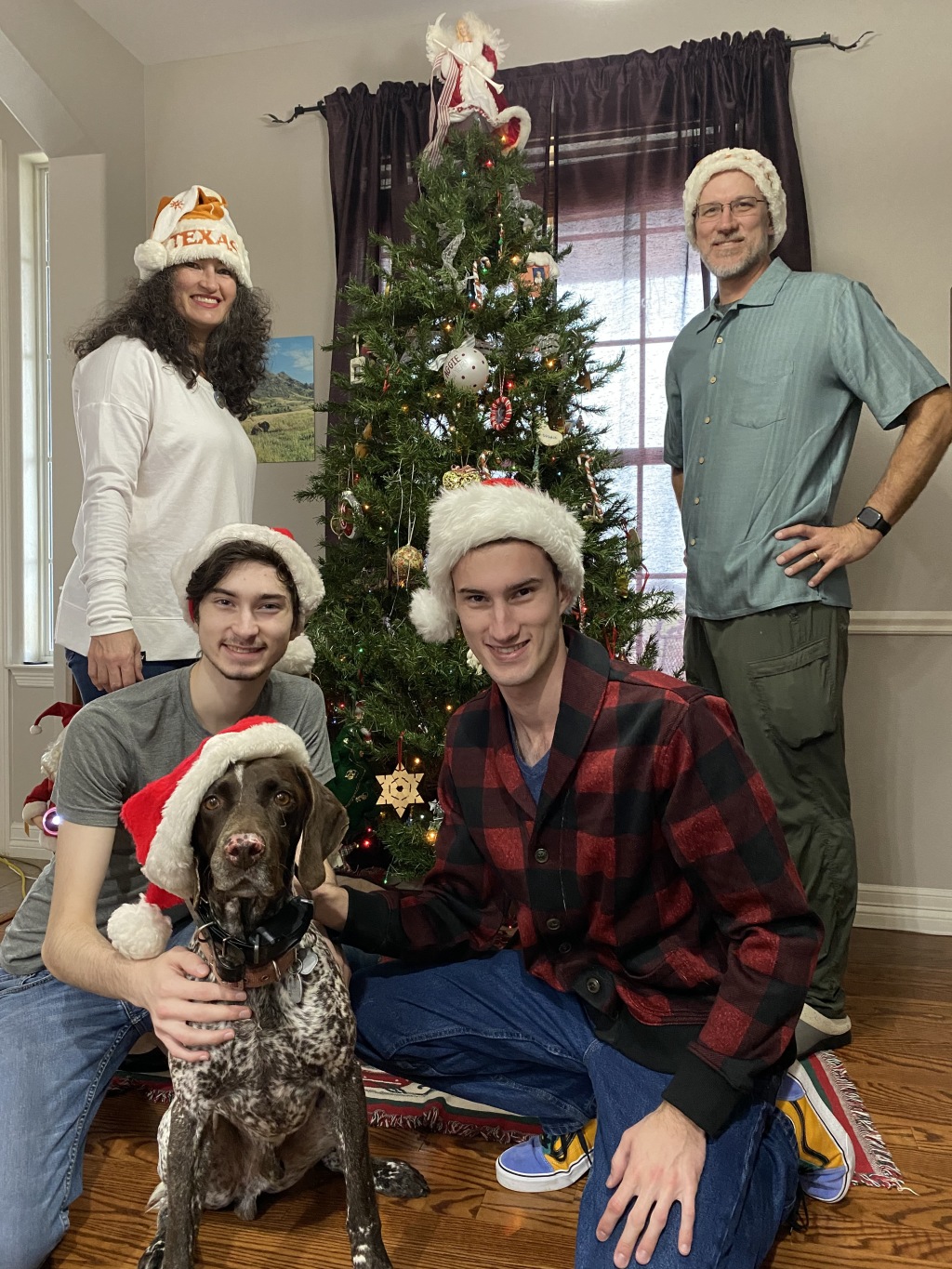 2020/12(December)/Christmas/1024x768_2020-11-28-Christmas-Card-Picture-02-Suzi-Dax-Blaze-Chance-Travis.JPG