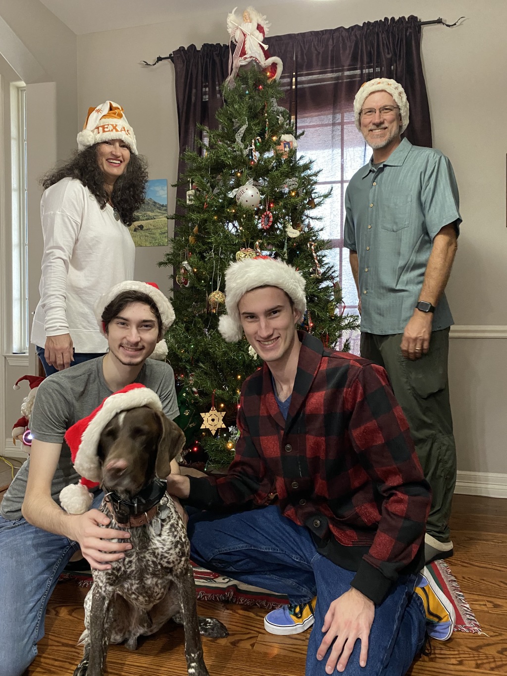 2020/12(December)/Christmas/1024x768_2020-11-28-Christmas-Card-Picture-03-Suzi-Dax-Blaze-Chance-Travis.JPG