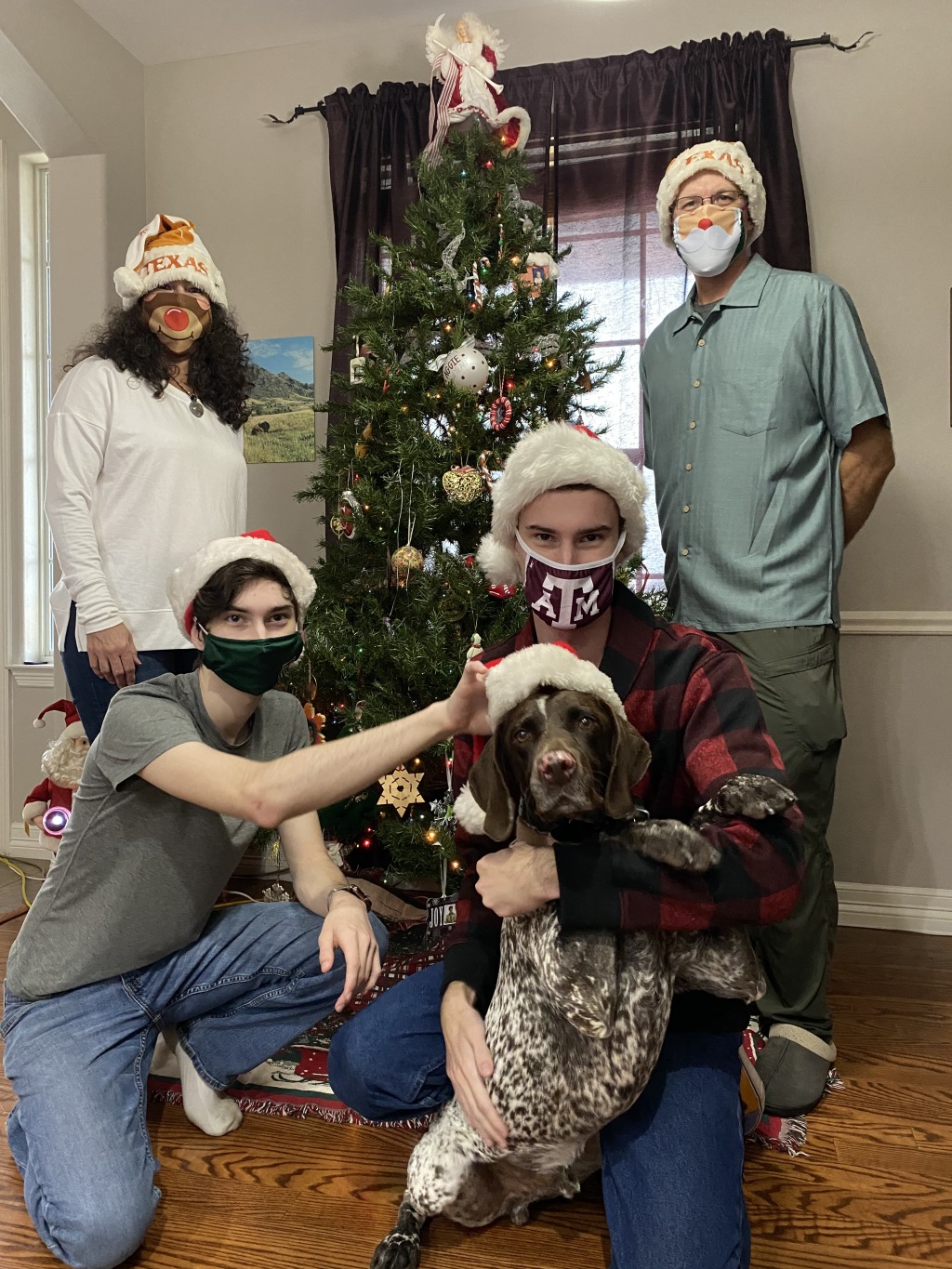 2020/12(December)/Christmas/1024x768_2020-11-28-Christmas-Card-Picture-05-Suzi-Dax-Blaze-Chance-Travis.JPG