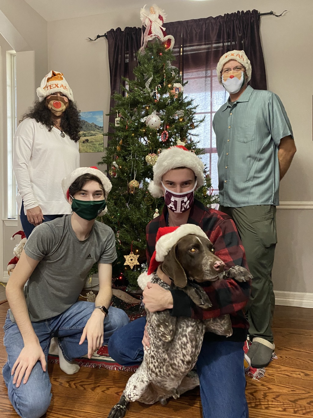 2020/12(December)/Christmas/1024x768_2020-11-28-Christmas-Card-Picture-06-Suzi-Dax-Blaze-Chance-Travis.JPG