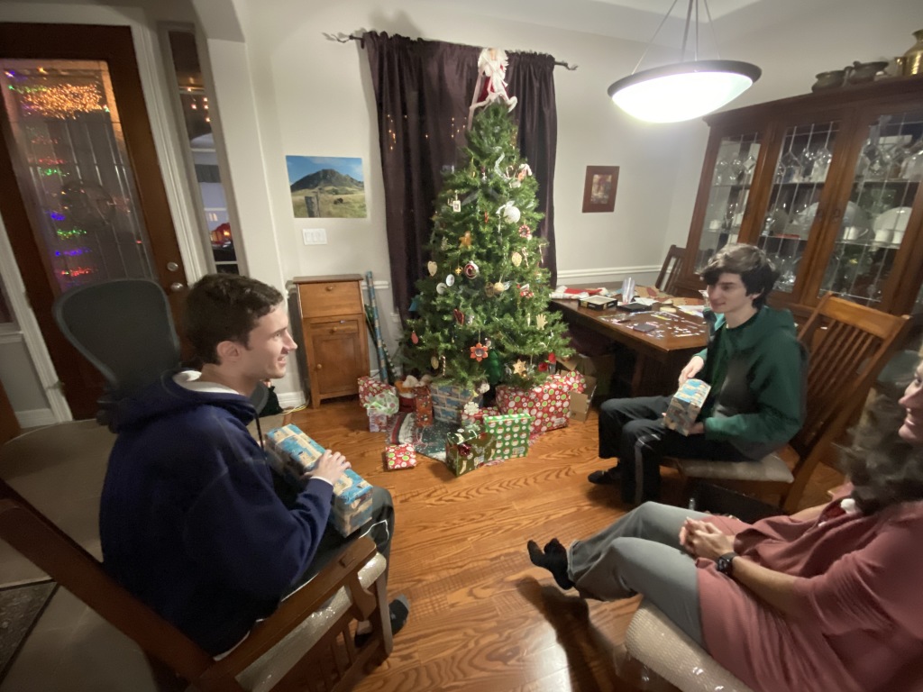 2020/12(December)/Christmas/1024x768_2020-12-24-Christmas-04-Chance-Dax-Suzi.JPG
