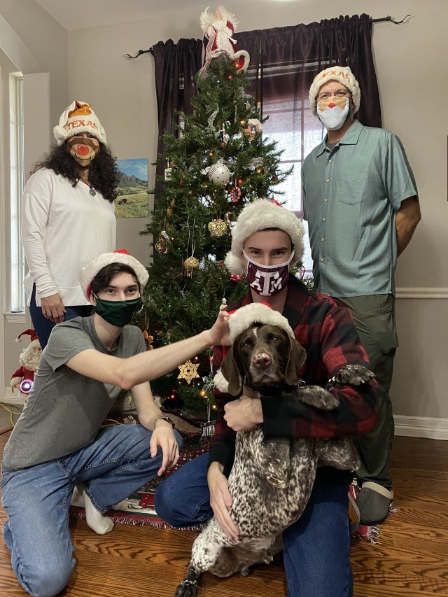 2020/12(December)/Christmas/640x480_2020-11-28-Christmas-Card-Picture-05-Suzi-Dax-Blaze-Chance-Travis.JPG