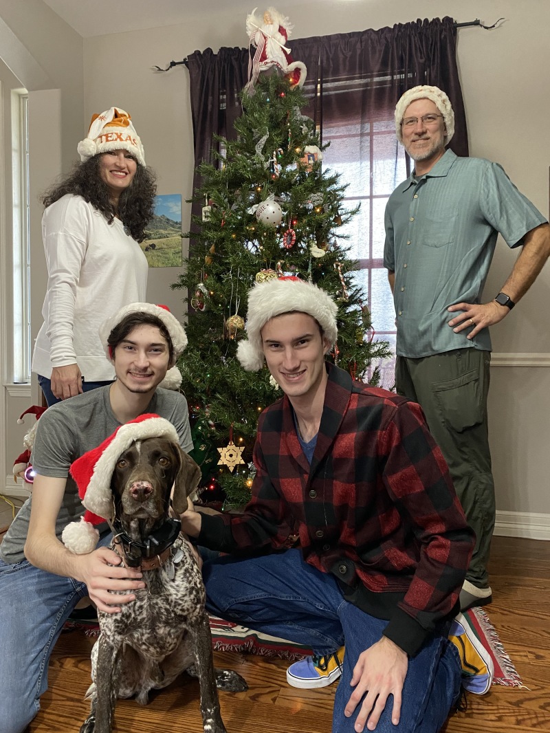 2020/12(December)/Christmas/800x600_2020-11-28-Christmas-Card-Picture-02-Suzi-Dax-Blaze-Chance-Travis.JPG