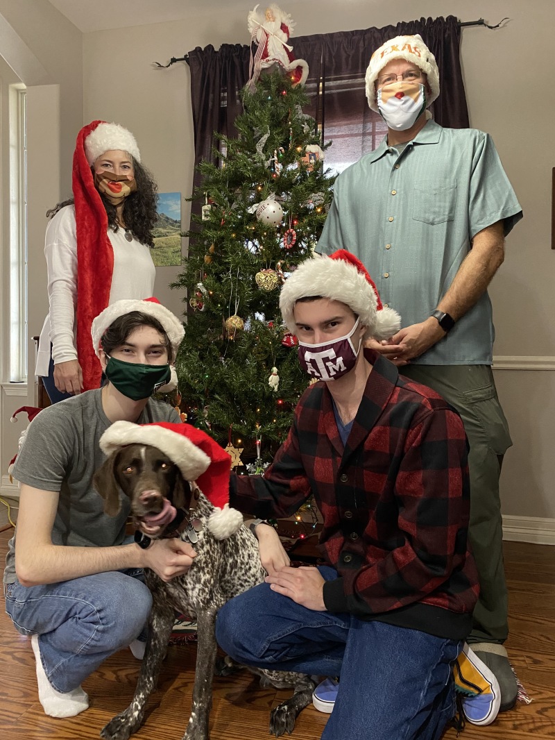 2020/12(December)/Christmas/800x600_2020-11-28-Christmas-Card-Picture-10-Suzi-Dax-Blaze-Chance-Travis.JPG